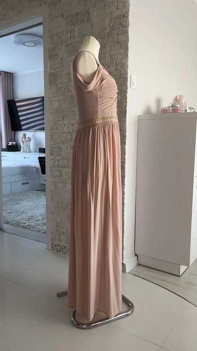 Sukienka maxi z opadającymi ramiączkami