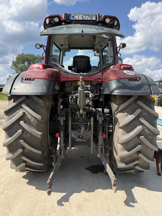 Valtra T214 Versus ciagnik rolniczy