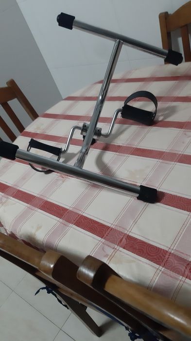 Bicicleta para exercício dos braços e das pernas