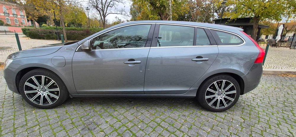 Volvo V60 Híbrido plug in, diesel elétrico