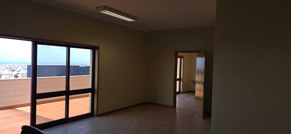 Escritório Sto Ovídio Gaia 100m² garagem privativa, terraço e elevador