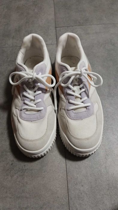 Buty sportowe damskie