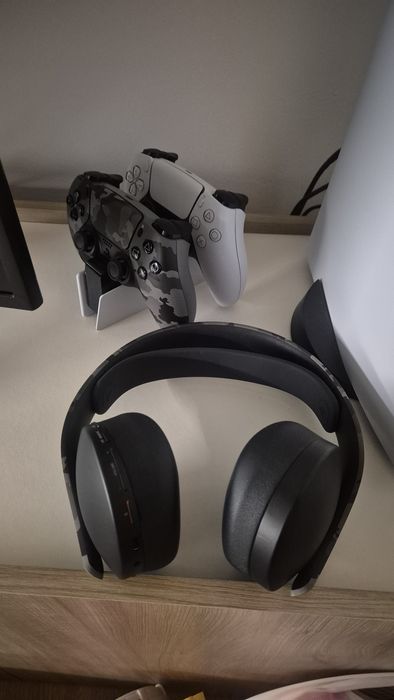 PS5 praticamente nova, muito pouco uso