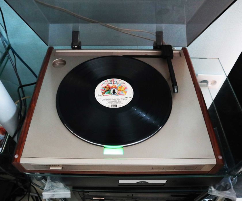 Тангенциальный проигрыватель пластинок Marantz TT 475 редкий