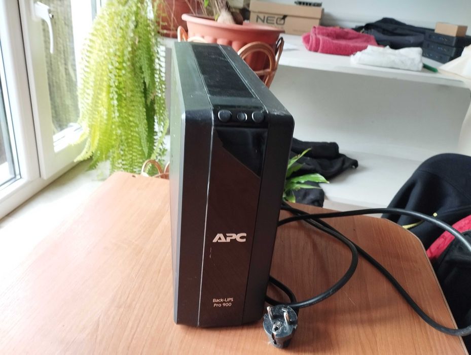 Zasilacz UPS APC Back Pro  900VA 540W