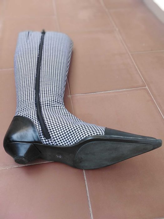 Botas pretas nr 36 / 37 com cunha e botas pied de poule