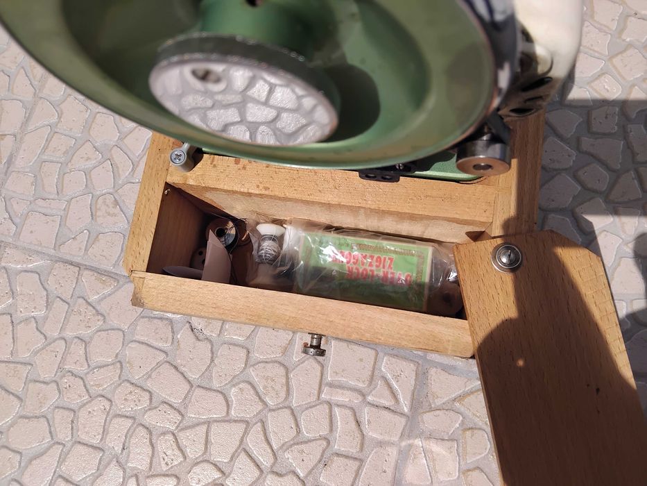 Maquina de costura antiga - Husqvarna