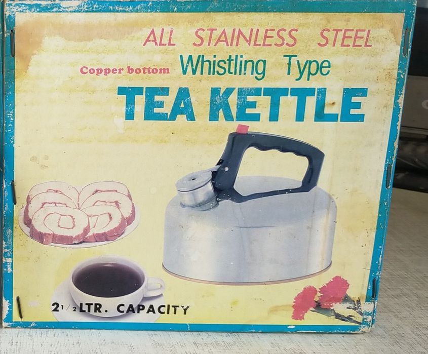 Чайник зі  свистком металевий як новий.