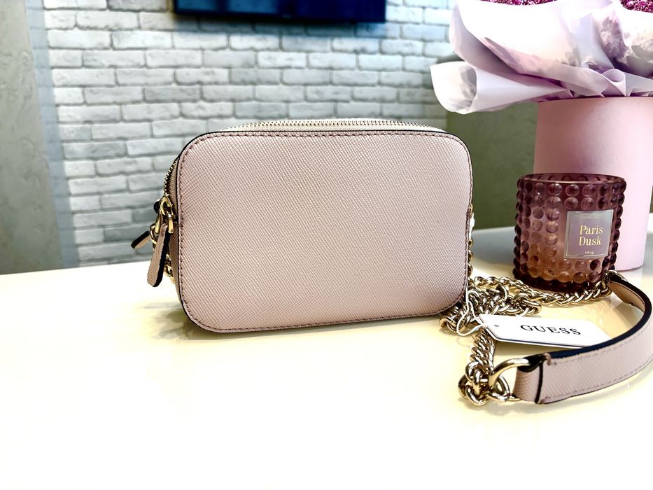 Жіноча рожева сумка Guess