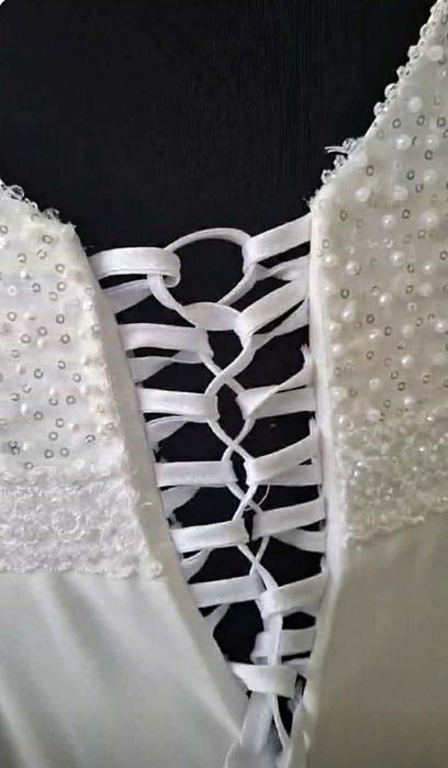 Piękna suknia w stylu romantycznym/boho