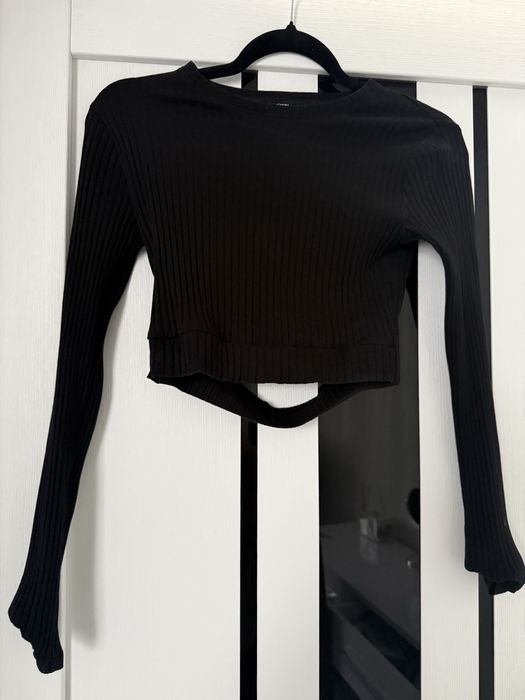 Кофтинка із вирізом на спині