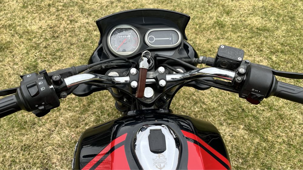 Мотоцикол bajaj v15
