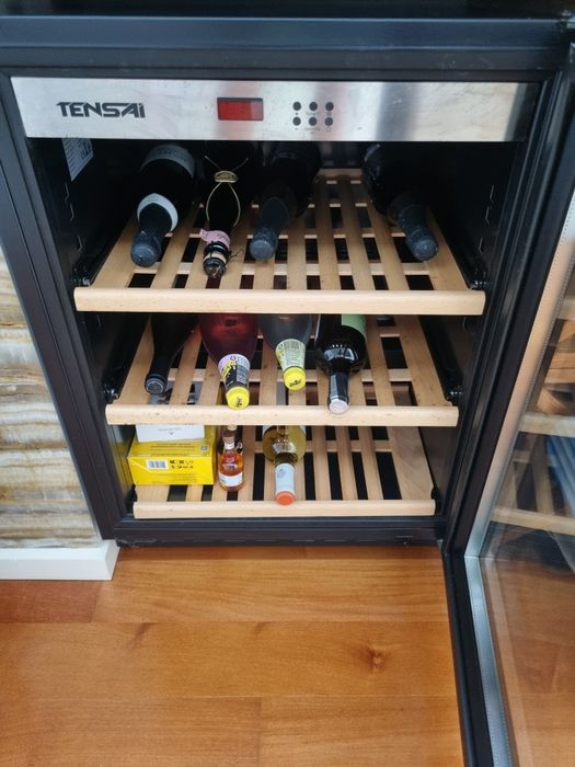 Garrafeira Tensai CAV082L60PVBK (44 Garrafas) – Como Nova / Excelente Estado