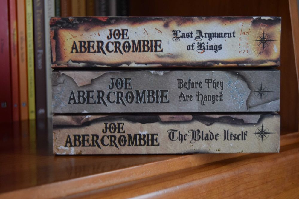 Livros The First Law Trilogy e Best Served Cold de Joe Abercrombie
