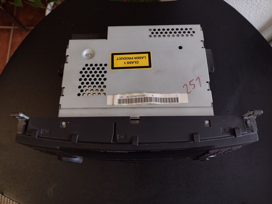 Auto-rádio com leitor de cd's Mercedes MF2530