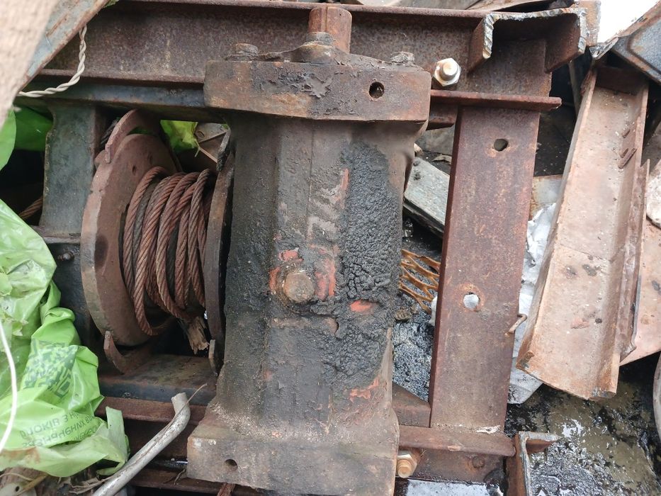 Лебідка,  кран балка для ремонту техніки