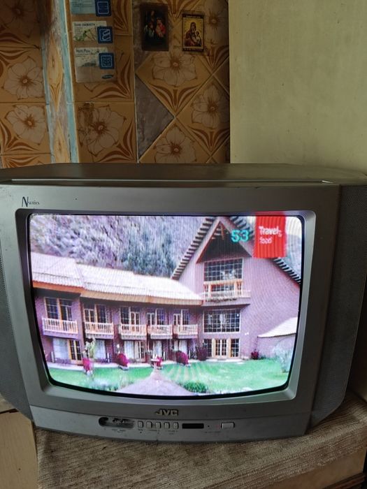 Продам телевизор JVC 21" (54 см)