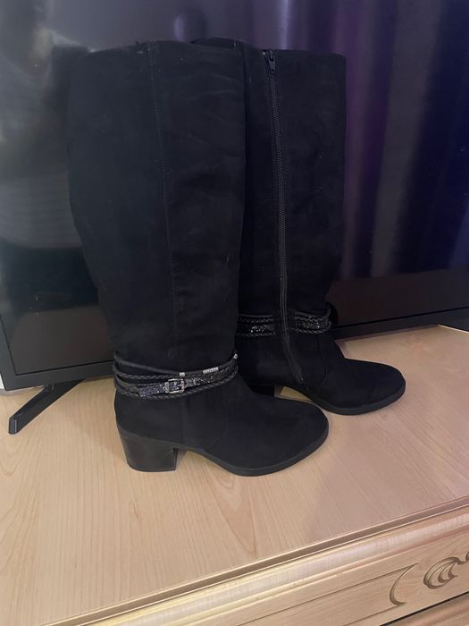 Демісезонні чобітки замшеві