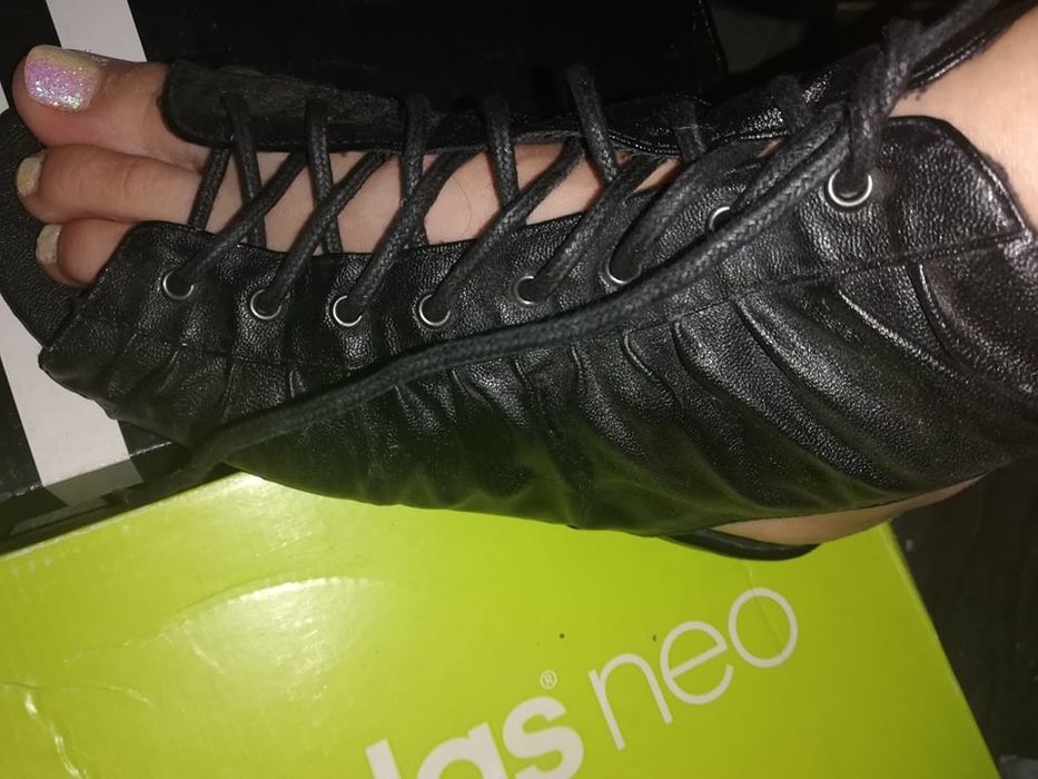 Buty wiązane czarne sznurowane odkryte palce