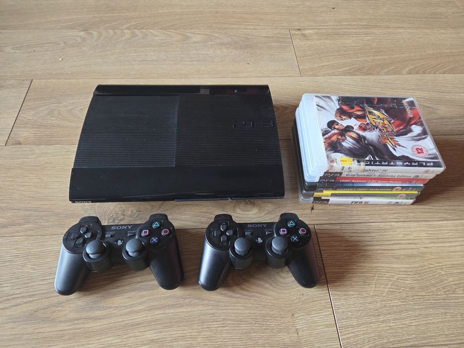Konsola Ps3 z 2 padami I 5 grami