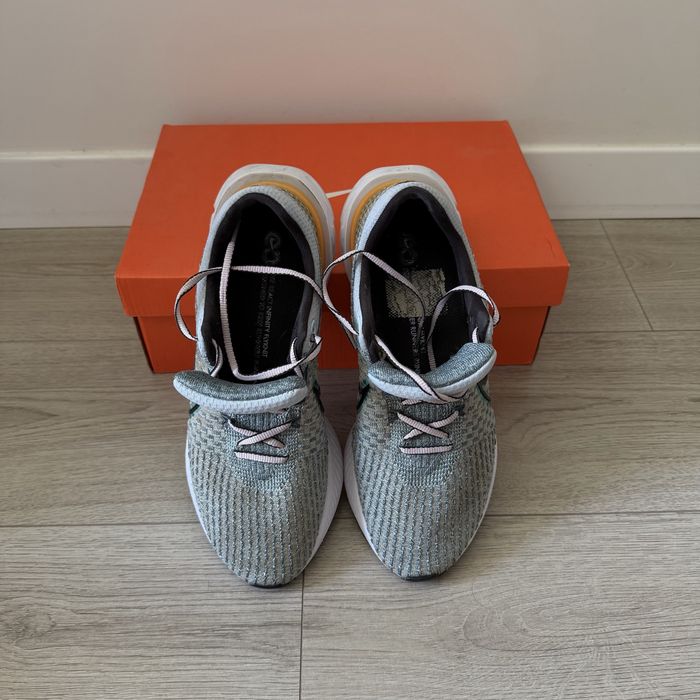 Бігові кросівки Nike react infinity flyknit 42 розмір