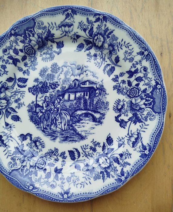 Lindíssimo Prato em Porcelana Italiana
