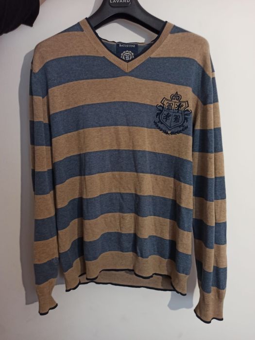 Sweter w serek i kolorowe paski