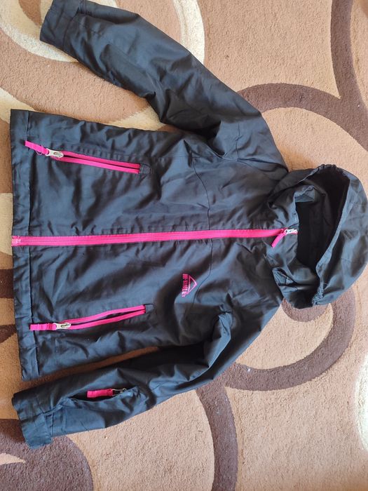 Весняна куртка-вітровка