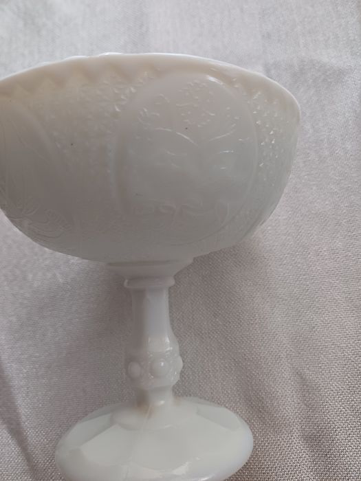 Pucharek lattimo Medaliony