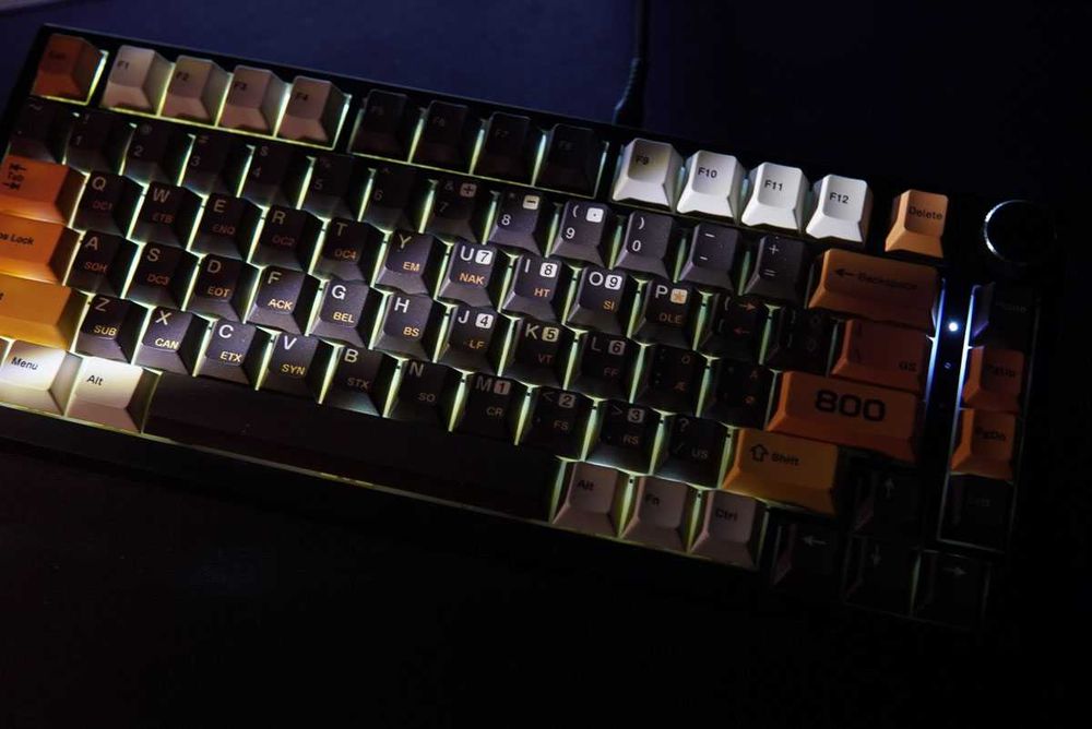 Klawiatura mechaniczna 75% retro – Gateron Yellow, keycaps Atari styl