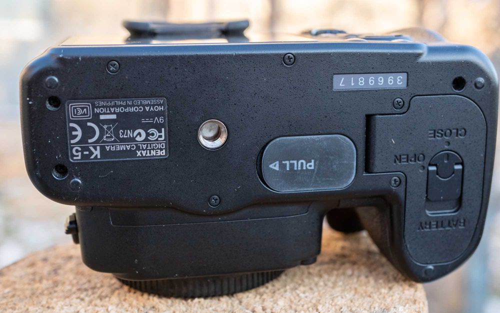 Дзеркальна фотокамера Pentax K5 майже нова. пробіг  6200 !!