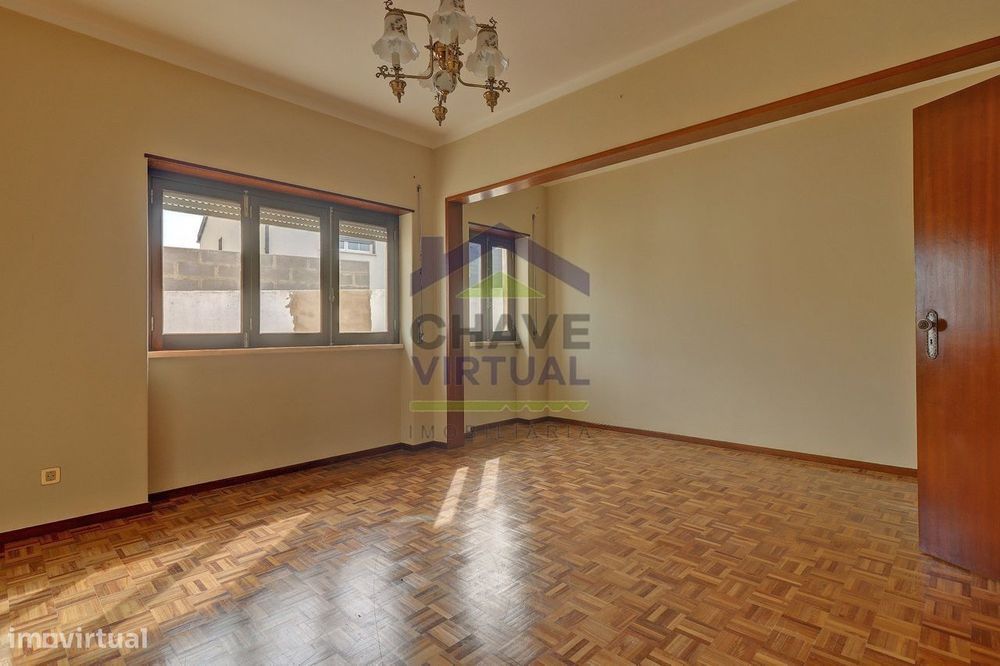 Moradia V3 com Terreno Urbano e Garagem - Seixal, Lourinhã