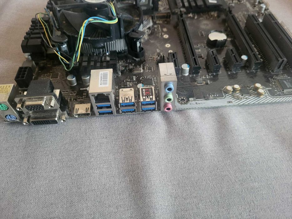 Sprzedam płytę główną MSI Z170a z procesorem i5 6400 i ram 2x4gb ddr4