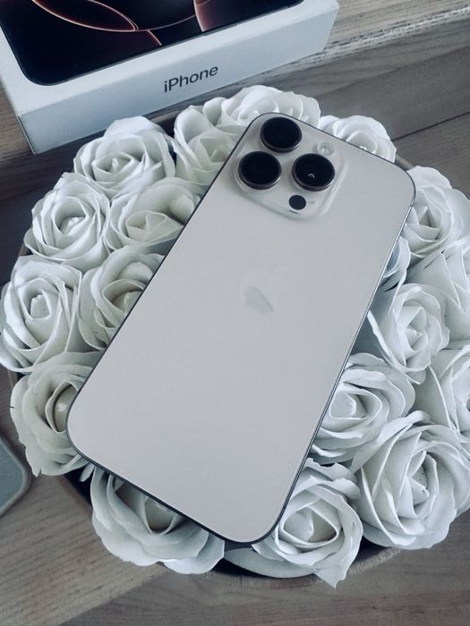 Iphone 16 Pro w stanie bardzo dobrym stanie