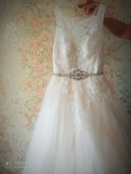 Продам терміново не вінчану весільну сукню.