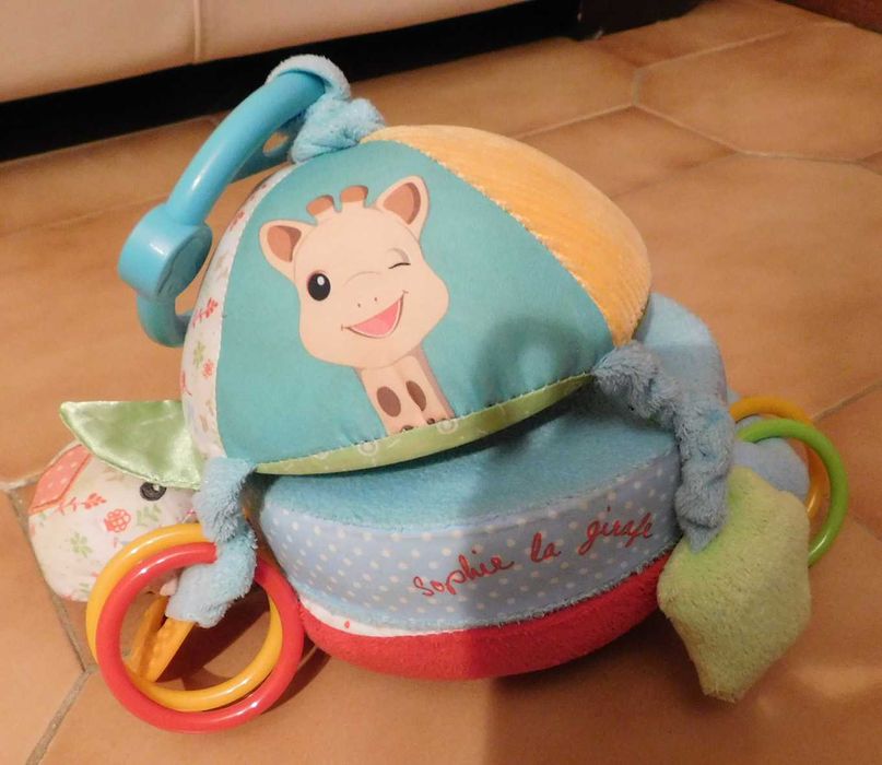 Sofia a Girafa Brinquedos - Bola o Mundo das Surpresas e Twistin'ball