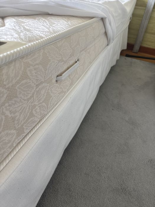 Cama e colchao de solteiro