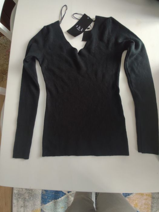 Sweter czarny shk Paris dekolt serek V r. M/L nowy metka