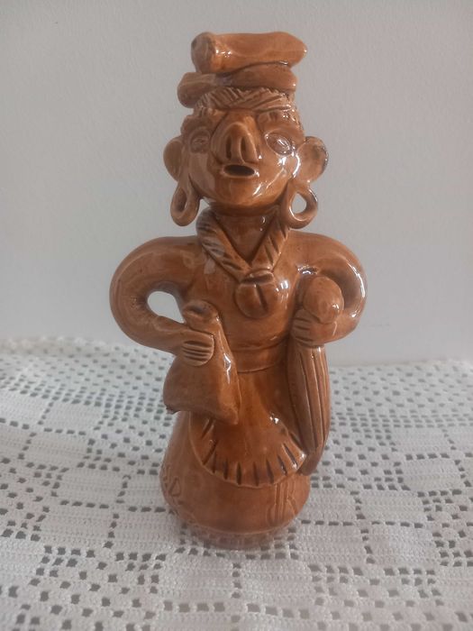 Escultura da ceramista Júlia Ramalho