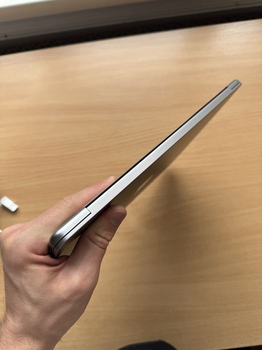 Macbook Макбук Air 13.6 m2 2022 8gb 256 ssd б/у стан 8.5/10