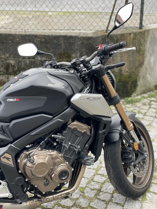 Honda CB650R 2021 – Como Nova + Extras