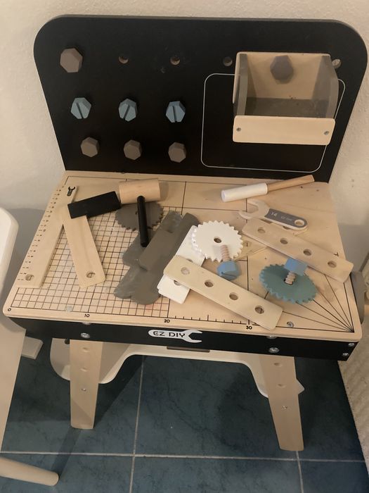 Bancada de bricolagem em madeira brincar