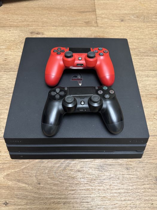 PlayStation 4 (PS4 Pro) + 2 джойстики
