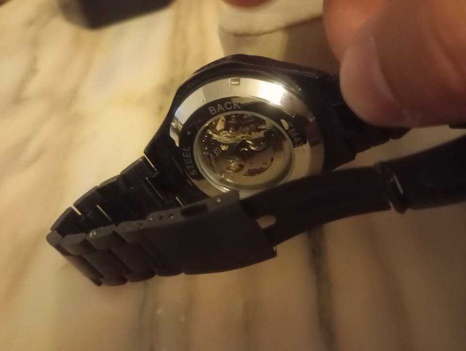 à venda:
relógio automático e elegante da marca WINNER.