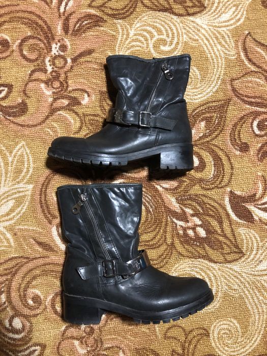 Стильні  шкіряні чобітки демі