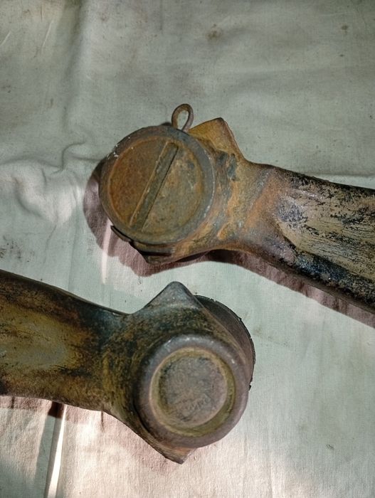 Продам ричаги на Пежо 807.