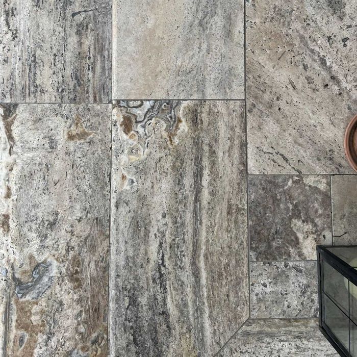 Stopień trawertynowy trawertyn schody Silver Ash szlif  135x33x3 cm