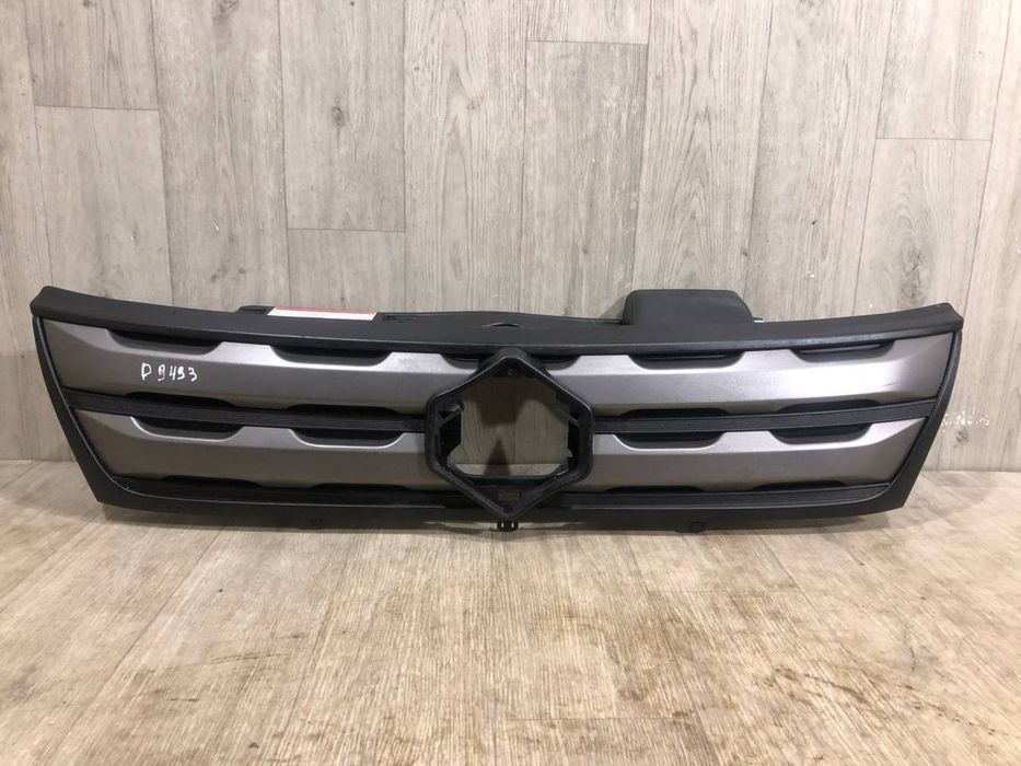 Решетка радиатора Suzuki Vitara 4 ( 2015 - 2018 г.) решітка