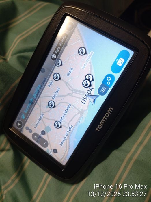 2 GPS um tom tom e um Garmin. Não vendo em separado.