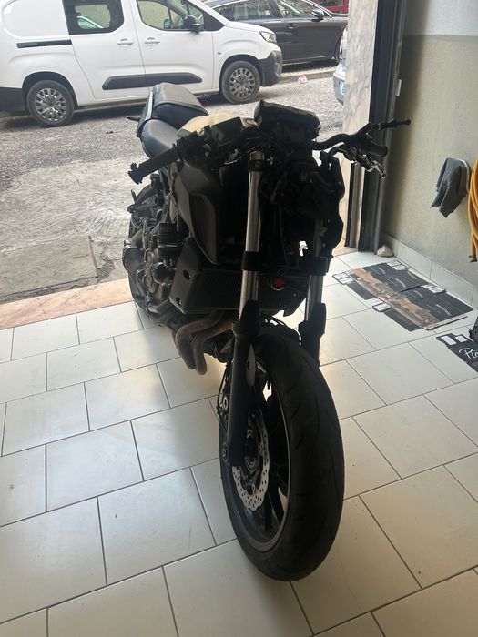 Vendo MT07 acidentada